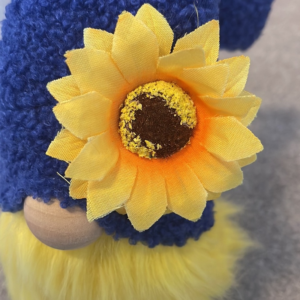 Yellow sunshine flower decoration gnomes - Picture 9 of 9